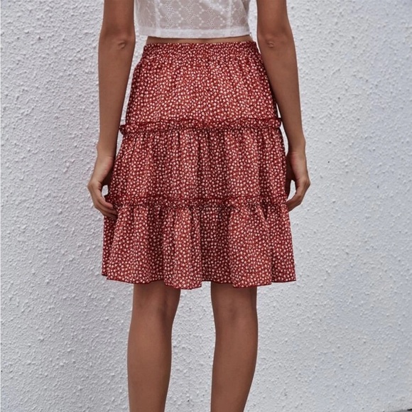 NWOT SHEIN Red Floral Ruffle Tiered Women's Knee Length Skirt Size Small - Picture 2 of 7